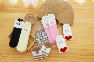 Winter süße Cartoon Tier Korallenfleece Damen Socken verdickt warme Schlaf Socken