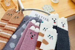 Winter Cartoon süße Tier Korallenfleece Damen Socken, verdickte warme Mittelschaft Socken.