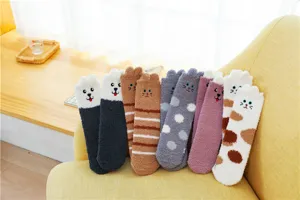 Kuschelige Winter Korallenfleece Socken für Damen, dicke flauschige Haussocken mit süssen Motiven.