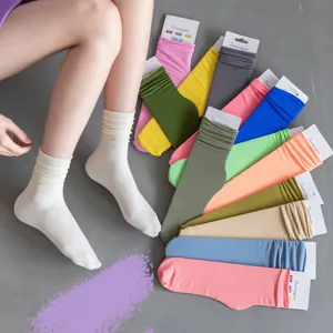 Bequeme Samt Staehlesocken fuer Damen, atmungsaktive mittelhohe farbige Strumpfwaren.