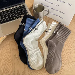 Men ribbed crew socks with embroidered letters and textured heel, casual athletic socks 5-pack