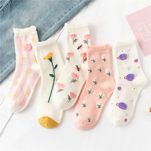 Süße japanische Vintage-Mittel-Socken mit Rüschen, Planeten und Blumenmustern für Damen.
