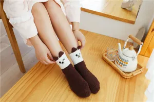 Niedliche flauschige Cartoon Bär Korallenfleece dicke warme Mittelsocken Damen Socken.