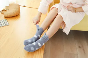 Niedliche Katzenohren Pluesch Fleece Socken Damen dicke Winter warme kuschelige Haussocken.
