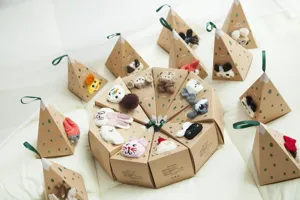 Japanische Korallenfleece dicke 3D Cartoon Stickerei Weihnachtsstrümpfe Geschenkbox