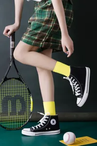 Fluoreszierende gelbe Damensocken mit Rippenmuster, stylische und bequeme Baumwollsportsocken.