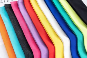 Bonbonfarbene einfarbige Baumwoll-Wadenstrümpfe Detailansicht, farbenfrohe Schlauchsocken.