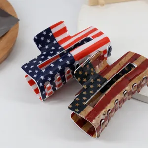 Detailweergave van haarklemmen met Amerikaanse vlagpatroon voor Onafhankelijkheidsdag
