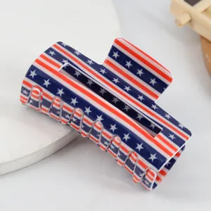 Detailopname van een haarklem van 8 cm met een levendig patroon van de Amerikaanse vlag