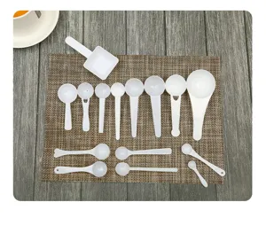 Set aus 16 verschiedenen weißen Kunststoff-Messlöffeln für Küche und Backen