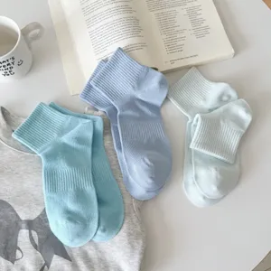 Atmungsaktive Mesh-Baumwoll-Kurzsocken für Damen, dünne Sommersocken für den täglichen Gebrauch.