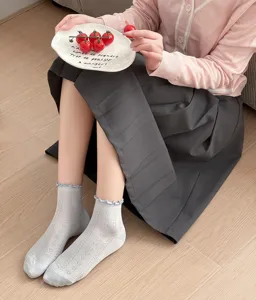 Cute frilly lace ankle socks for women, breathable mesh heart pattern short socks, sweet style.
