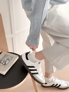 Detailed view of breathable men's mesh cotton socks with pull tab, comfortable low-cut athletic style.