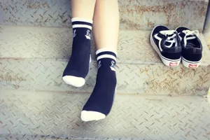 Κορεατικό στιλ Harajuku ριγέ βαμβακερές κάλτσες με γράμματα για άνδρες και γυναίκες.
