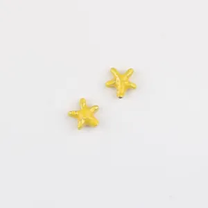 Ciondolo stella marina smaltato giallo, dettaglio accessorio gioielli fai da te.