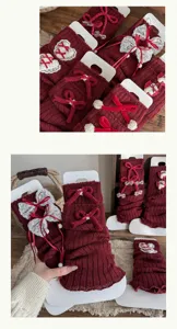 Rote Strick Beinling Stulpen mit süßen Schleifen und Spitzenakzenten für kuschelige Looks.