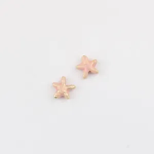 Dettaglio ciondolo stella marina rosa, finitura olio liscia per creazione gioielli fai.