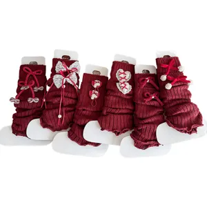 Rote gestrickte Beinwärmer mit süßen Schleifen und Spitzenherz für JK und Lolita Outfits.