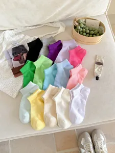 Frühling Sommer Bonbonfarben atmungsaktive Damen Socken, bequeme kurze Baumwollsocken.