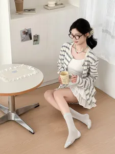 Damen weisse sheer Wadensoeschen Fruehling Sommer atmungsaktive Seide duenne Strumpfe neu