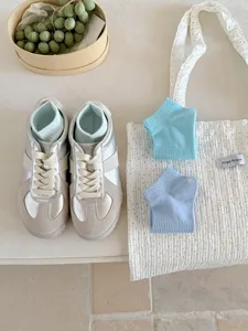 Atmungsaktive Baumwoll-Kurzsocken in Bonbonfarben für Damen, minimalistischer japanischer Stil.