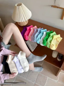 Süßwarenfarbene Baumwollsocken atmungsaktiv dünn Sommer Alltag bequemer modischer Stil