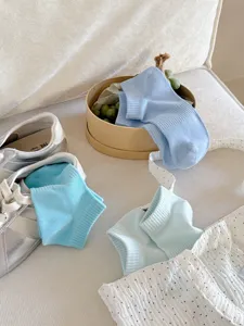 Frühling Sommer Mesh atmungsaktiv Bonbonfarbe Damen Kurzsocken Detailansicht Lifestyle
