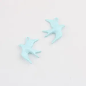Lichtblauwe legering zwaluw hanger charms, ideaal voor DIY kettingen en oorbellen.