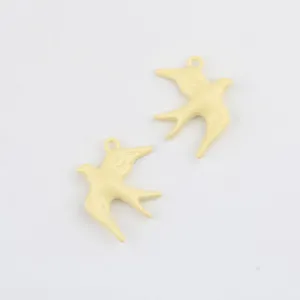Gelegeerde gelakte zwaluw hangers in lichtgeel, perfect voor DIY kettingen, armbanden en oorbellen.