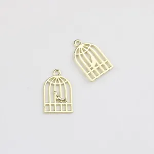 Goldfarbener Vogelkäfig Anhänger Detailaufnahme für DIY Halsketten und Armbänder Schmuck.