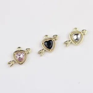 Ciondoli charm cuore freccia in strass lega dorata per accessori gioielli fatti a mano