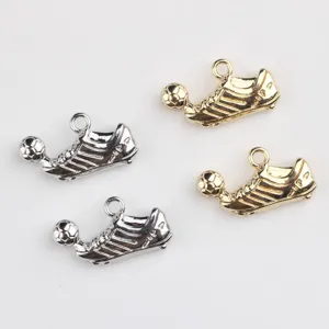 Colgantes de botas de futbol de metal accesorios de joyeria diy juego de oro y plata cuatro piezas