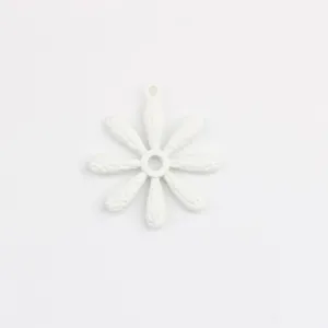 White daisy alloy pendant detail shot, ideal for custom DIY bracelets and necklaces.