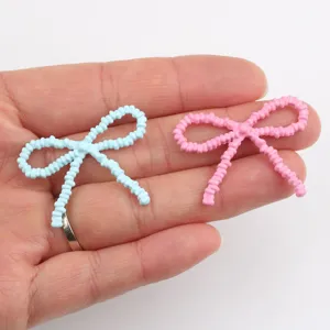 Detailansicht bunter Perlen-Schleifen-Legierung DIY Schmuckanhänger für Handarbeit.
