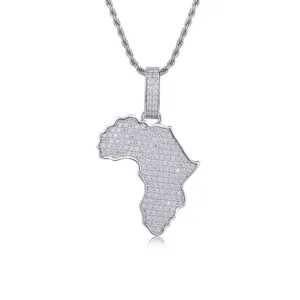 Collar con colgante de mapa de África de estrás plateado con clásica cadena de cuerda.