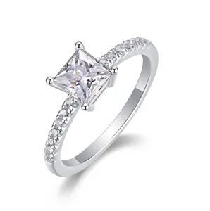 Bague en argent avec zircone taille princesse et pierres scintillantes pour femmes.