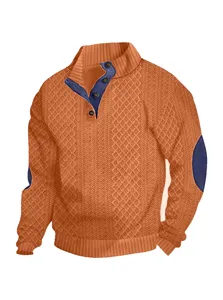 Pull torsadé orange pour hommes avec coudières bleues et col à boutons