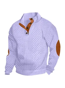 Détail du pull en maille torsadée lavande pour hommes avec coudières