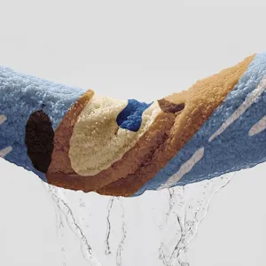 Dikke absorberende antislip badmat met hoge watercapaciteit en druppelend water