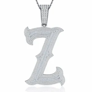 Vue détaillée d'un pendentif lettre Z glacé, collier hip-hop en argent sterling S925.
