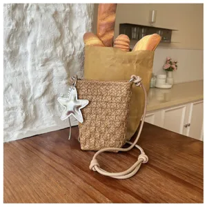 Braune geflochtene Leder Umhängetasche Handytasche mit Stern Anhänger schlichte Damentasche