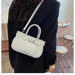 Minimalistische handtas voor dames, elegante grijze schoudertas van leer met gesp.
