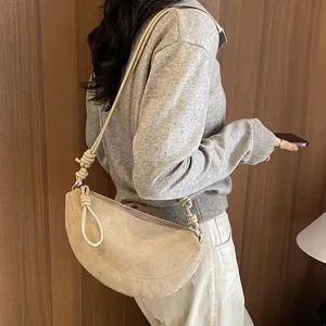 Sac à bandoulière croissant chic pour femme, élégant sac fourre-tout vintage quotidien.