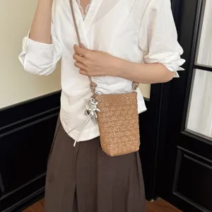 Schicke gewebte Handytasche für Damen, stilvolle Umhängetasche mit modischem Alltags-Pendlerdesign.