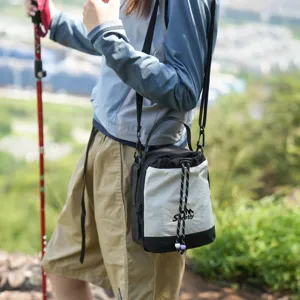 Borsa a tracolla con coulisse da esterno borsa escursionismo spalla dettaglio portatile