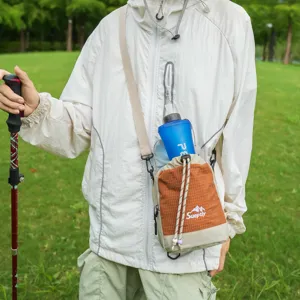 Borsa a tracolla con coulisse da esterno, dettaglio borsa spalla trekking portatile multifunzione.
