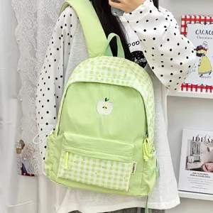 Joli sac à dos en toile à carreaux verts style japonais avec broderie de pommes pour l'école.
