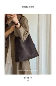 Women brown woven tote bag large capacity vintage shoulder bag commuting handbag fashion 2026