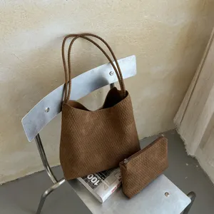 Retro woven tote bag for women, large capacity commuter shoulder bag with matching pouch stylish.