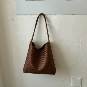 Brown woven leather tote bag retro large capacity shoulder bag for women daily commuting